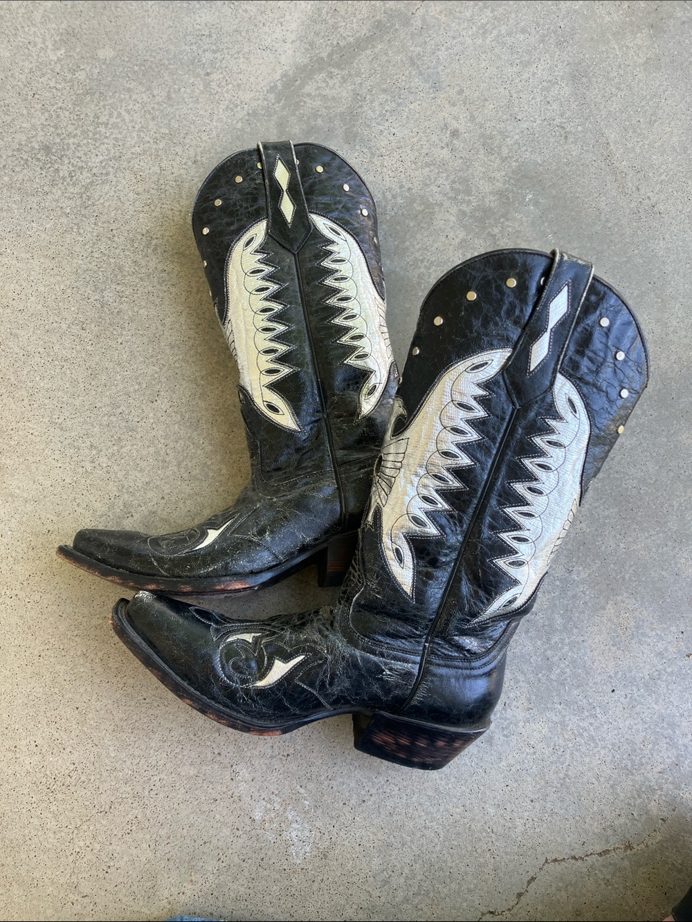 Johnny Ringo Black and Silver Eagle Cowboy Boots, 6.5 - Picture 3 of 11